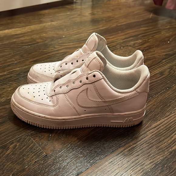 White nike Air Force 1s size 5.5 barely worn in practically new condition. - Picture 2 of 6